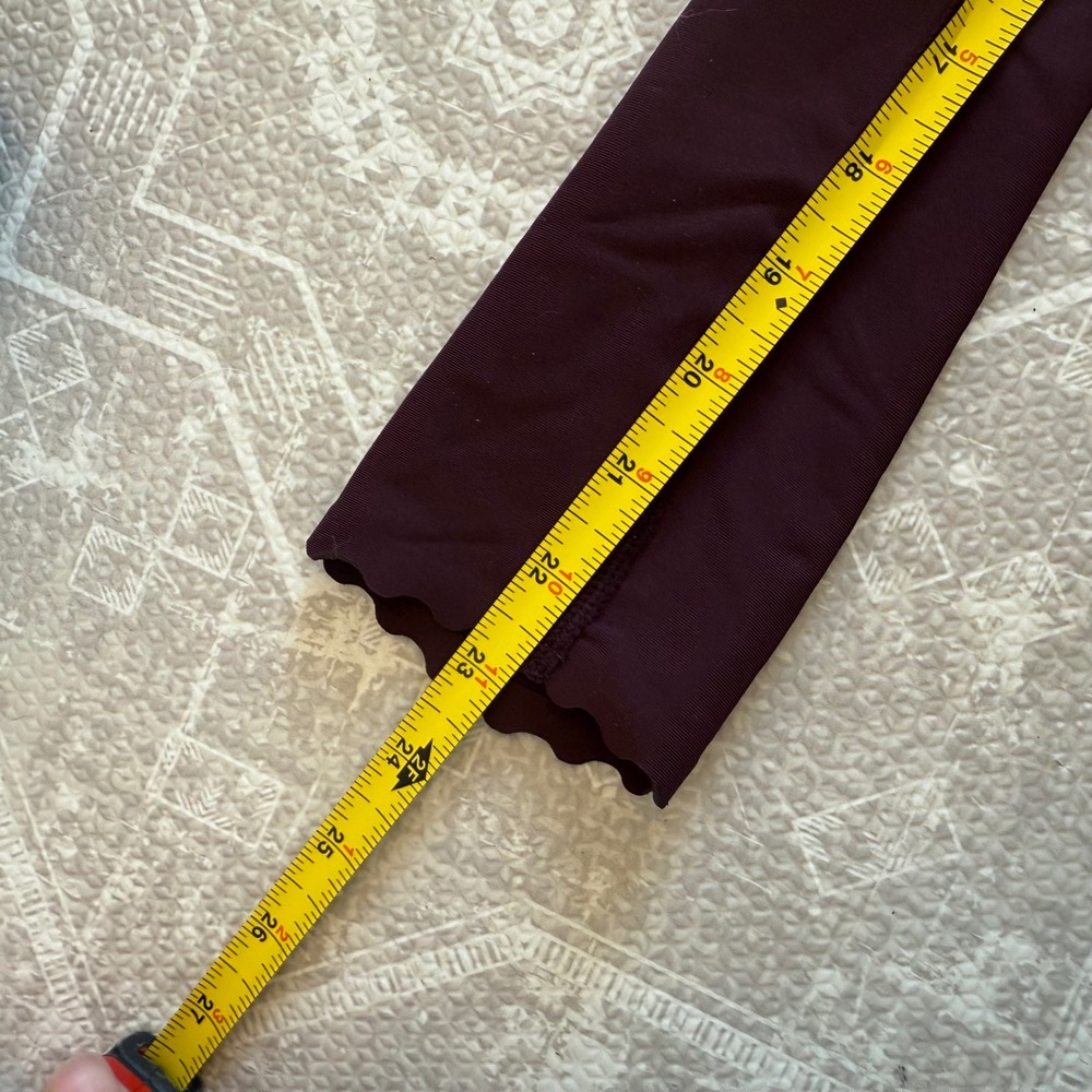 Lululemon Speed Tight‎ Leggings Burgundy Reflective Scalloped Hem Size 4 - Picture 7 of 7